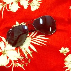 Polarized Ray-Ban Aviators!